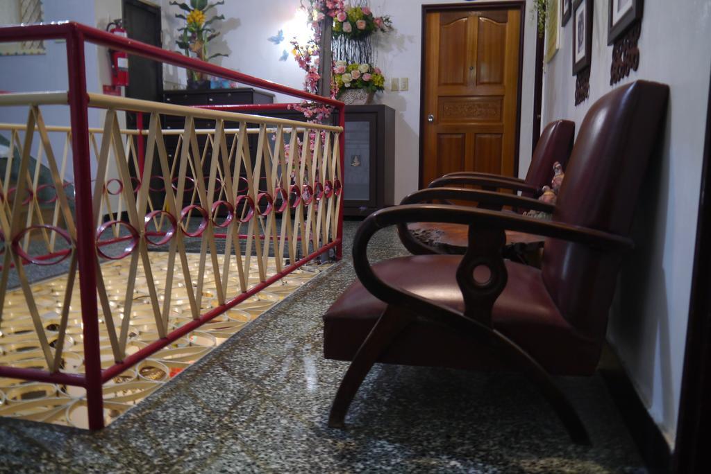 Hsin Hsin Hotel Мяоли Экстерьер фото